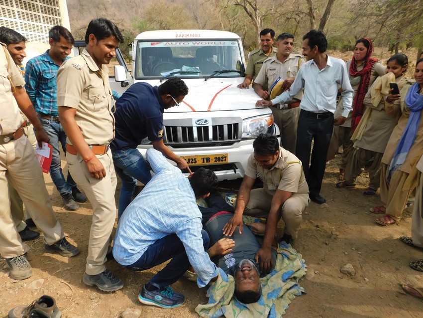 Through the ‘Trauma Management Training’, we impart necessary knowledge and skills to the frontline forest staff, enabling them to respond to emergencies effectively. These skills prove invaluable for the forest staff posted at remote locations with limited availability of healthcare services.