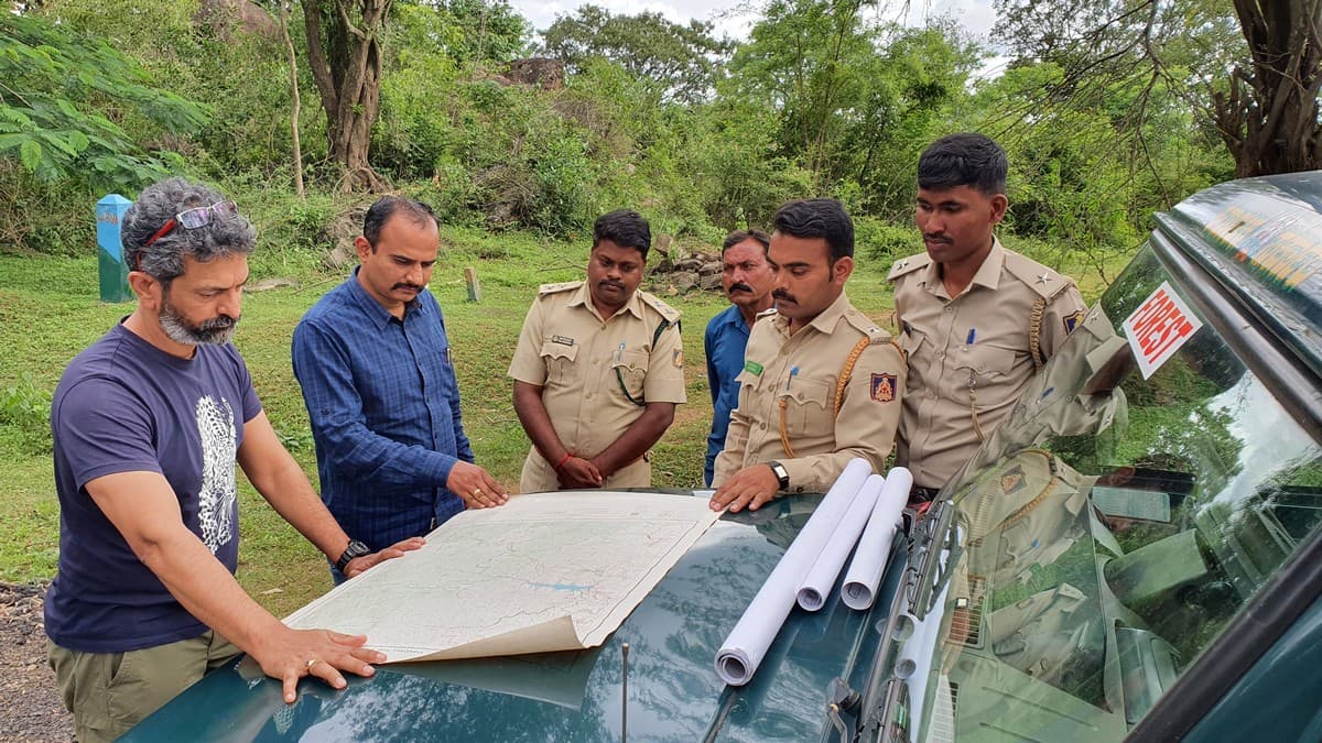 Dr. Anish Andheria (extreme left) studies maps with Forest Department staff in Karnataka while surveying bottlenecks along elephant corridors.